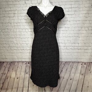 Tailor B. Moss Black and White Midi Dress with V-Neck and Lace Detail Size 14